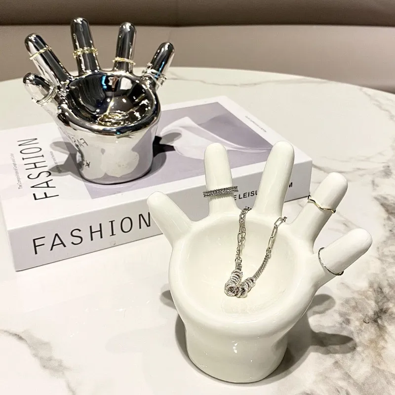 Роскошный держатель для кольца в форме ладони скандинавском стиле