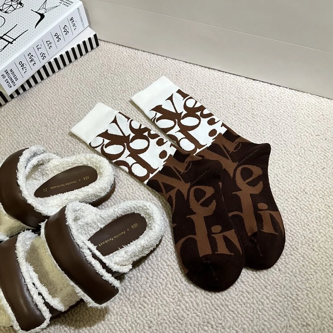 Contrast Color Letters Jacquard Women Middle Tube Stockings Trendy Net Red Streetwear Cotton Pile Socks Four Seasons Wearing