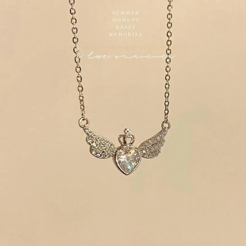 

2023 New Angel's Wings Necklace Women's Fashion Luxury Small Crowd Design Crown Heart Pendant Collar Chain