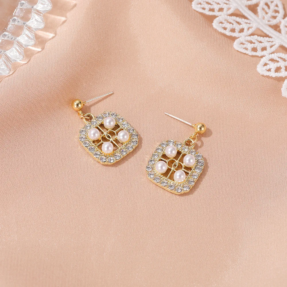 

Korea Elegant Temperament Diamond-encrusted Pearl Earrings Simple Retro Geometric Square Hollow Earrings For Women Jewelry