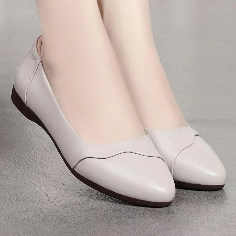 

Spring 2022 Mother Shoes Leather Flat Bottom Non-slip Breathable Sleeve Feet Extra Large Middle-Aged And Old Women's Shoes