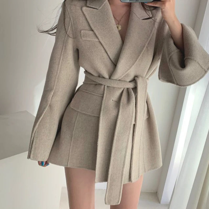 

Winter Female Woolen Coat French Retro Temperament Suit Collar One Buckle Tie Waist Slit Long-Sleeved Warm Jacket