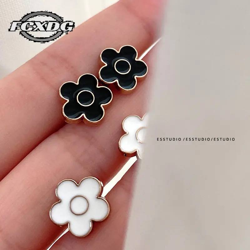 

FCXDG 10pcs Beautiful Balck Plum Flower Buttons for Sewing Ladies Shirt Buttons Fashion Clothes Decorative Cuffs Neckline Button
