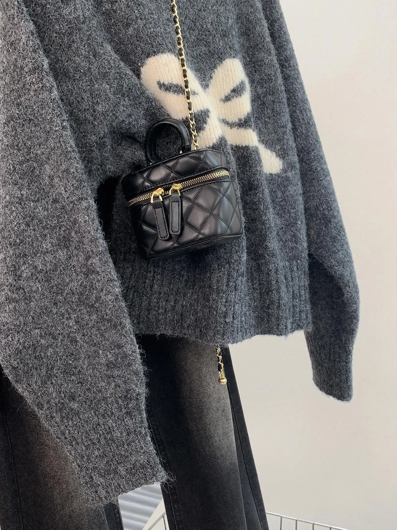 Gray Bow Raccoon Velvet Pullover Sweater Women's Autumn and Winter New Small round Neck Knit Top |