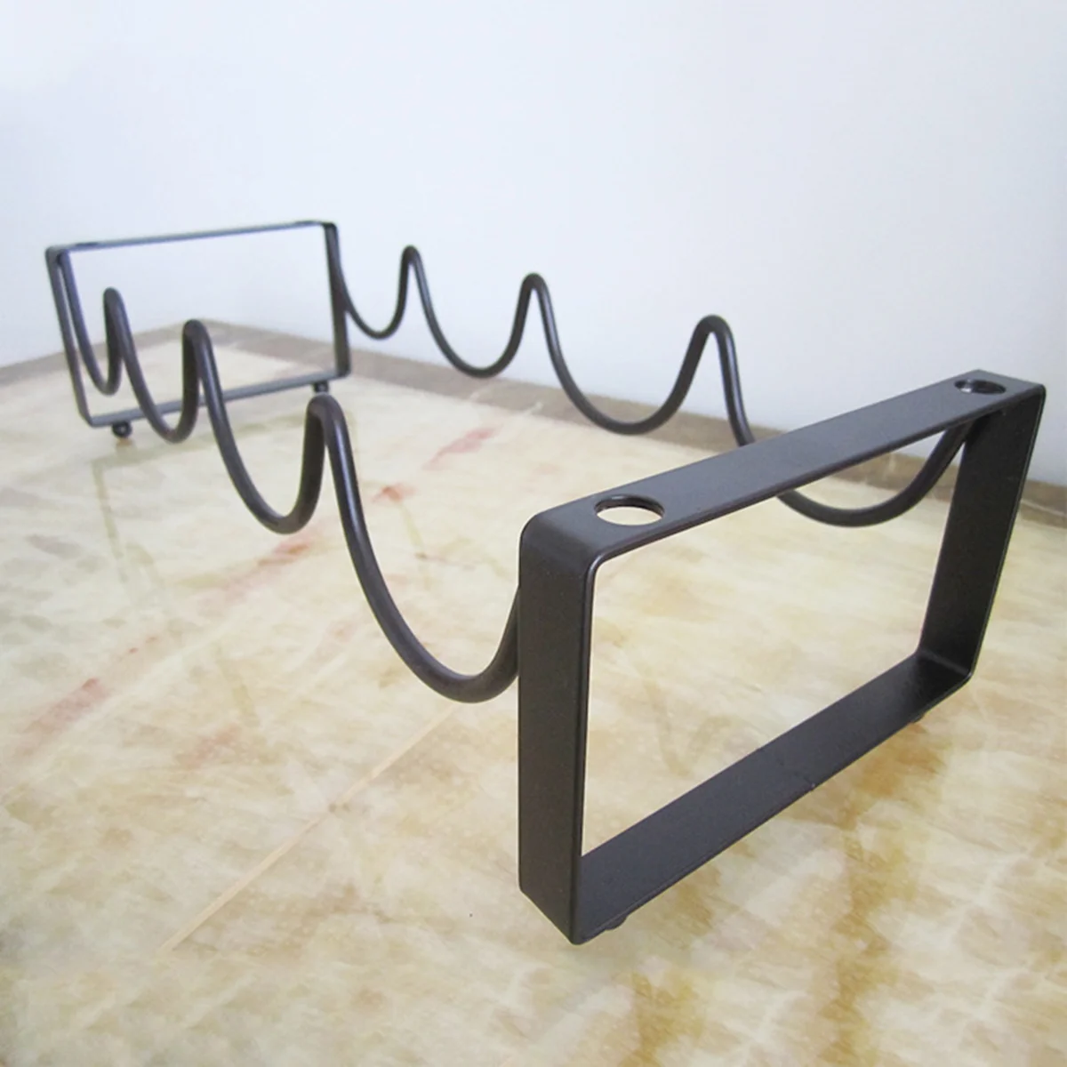 

Creative Vintage Wire Rack Display Rack Storage Bottles Rack Stand Home Accessory Holds 4 Bottles