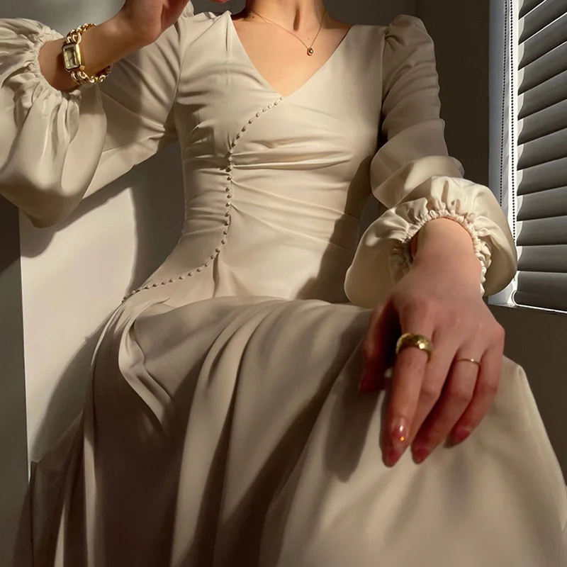 

2022 Classic French Dress Women's Long Sleeve V-neck Beaded Slim Solid Color Feamle Fashion Dresses Spring 2022 New 3W1191