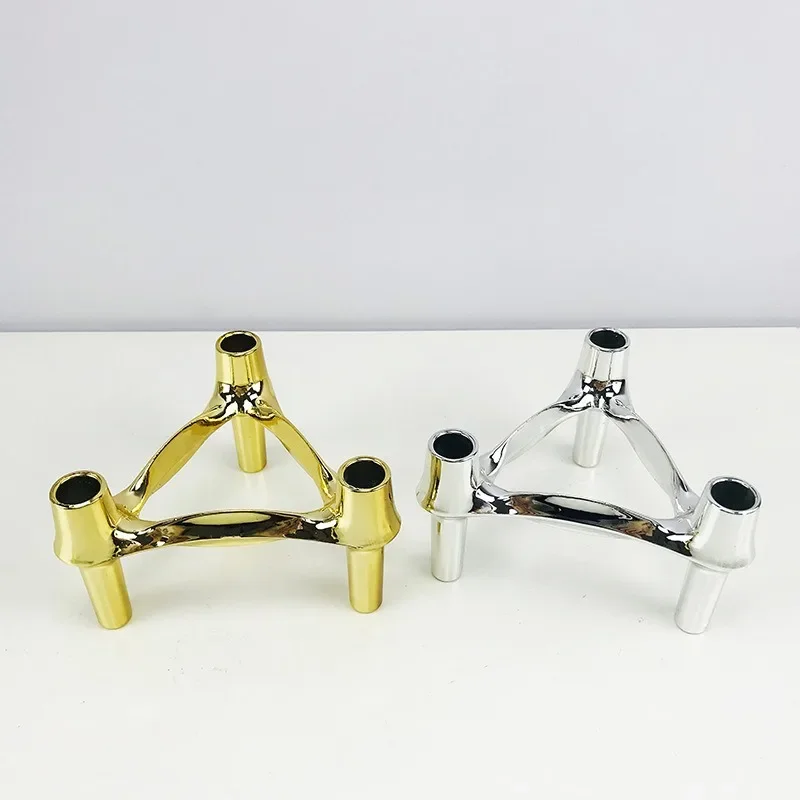 Металлический подсвечник с молекулярной структурой в скандинавском стиле