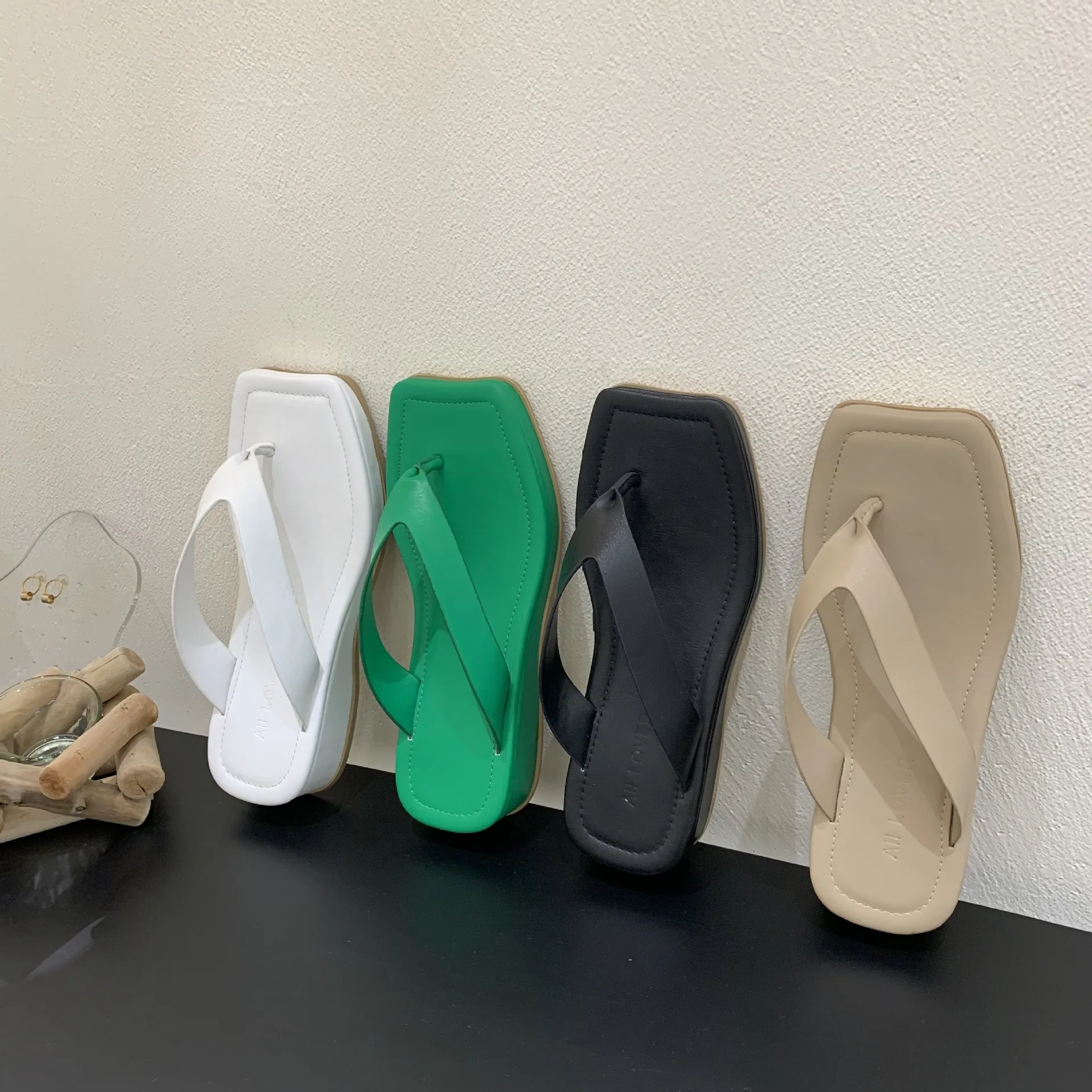 

Шлепанцы женские резиновые, низкие сандалии, тапки для пляжа, роскошные тапки на платформе, Гавайский стиль, дизайнерские, фасон, лето 2022