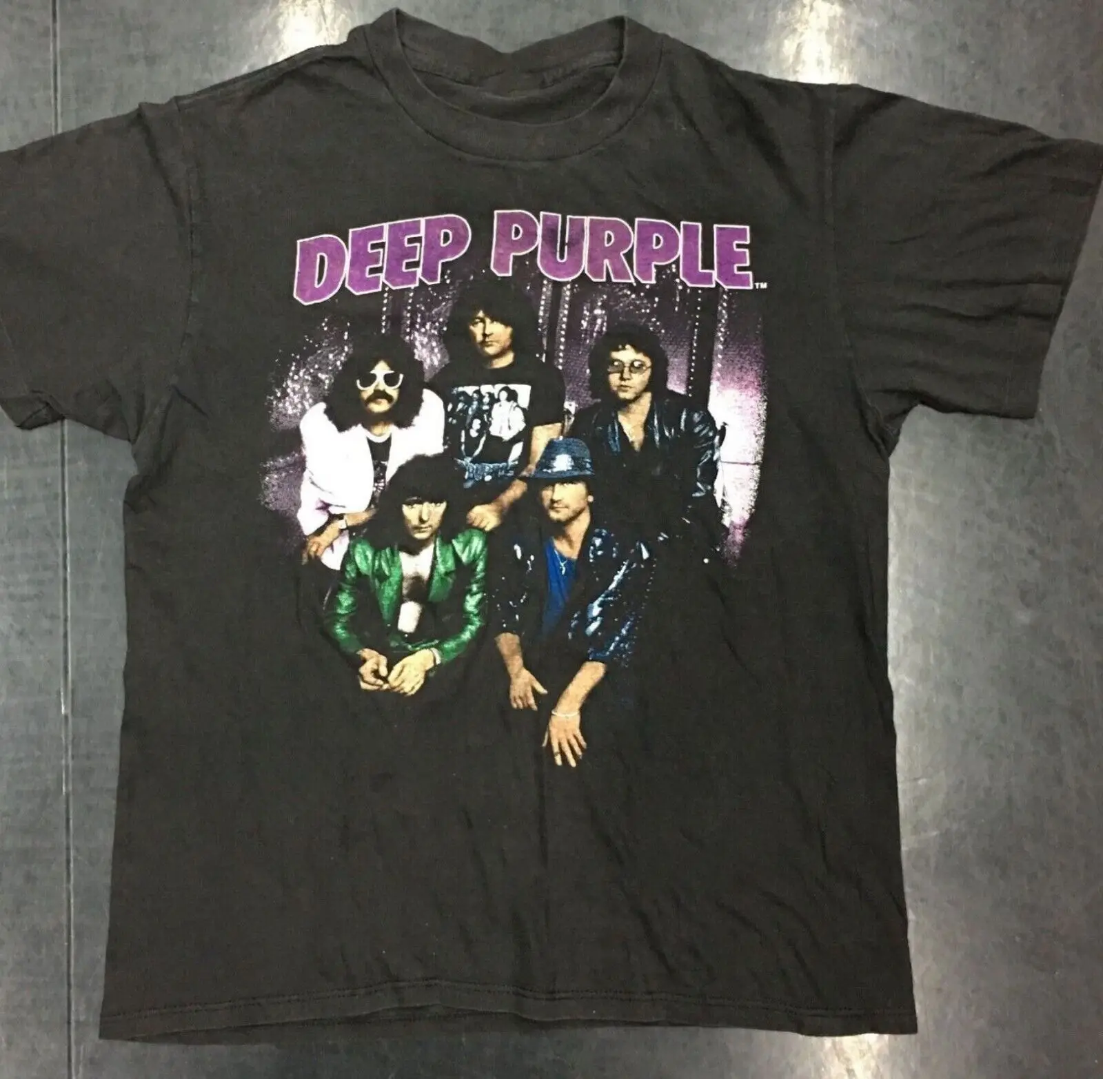 Винтажная темно-фиолетовая футболка с принтом группы In концерт классический