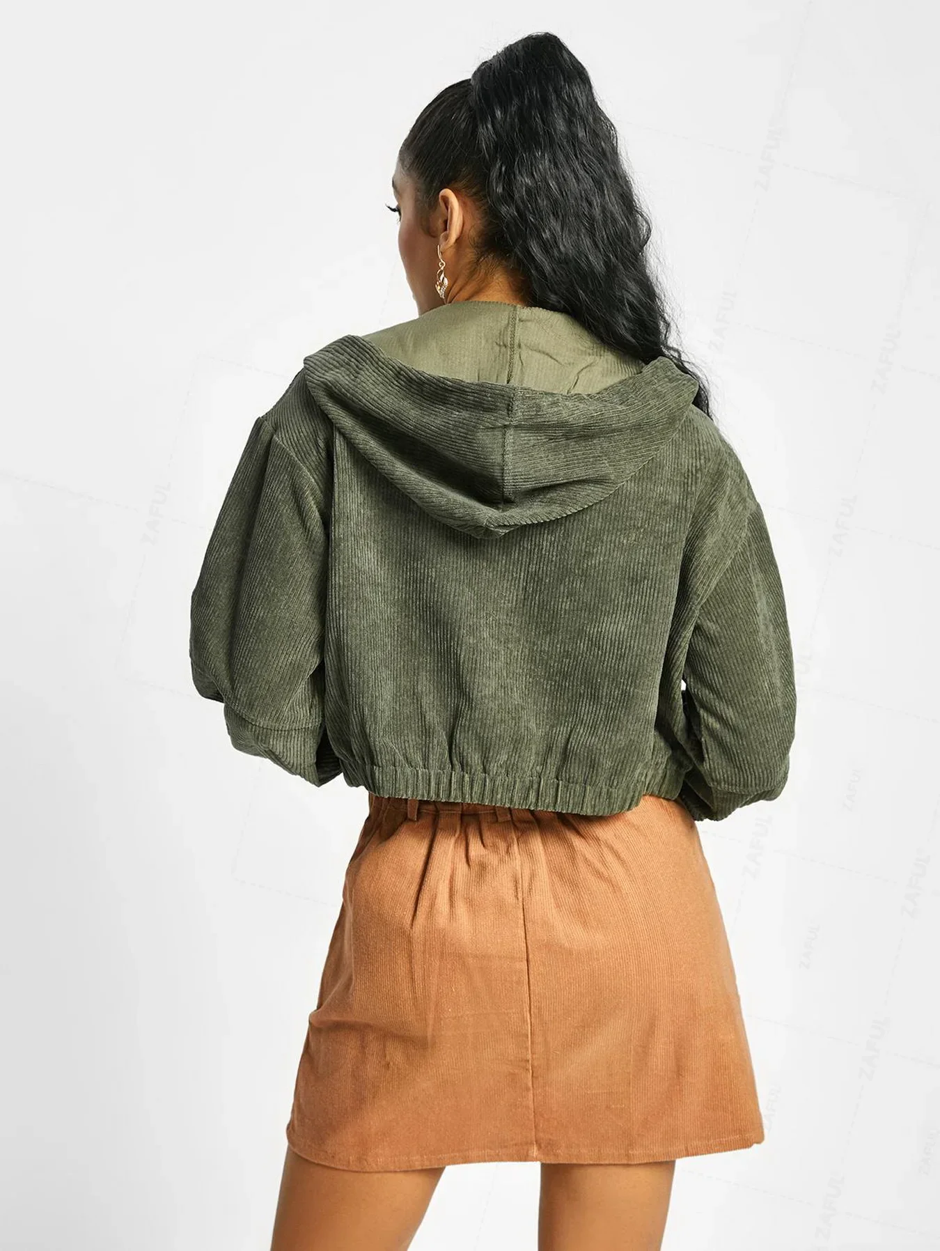 ZAFUL женская вельветовая куртка с заниженными плечами и карманами капюшоном на