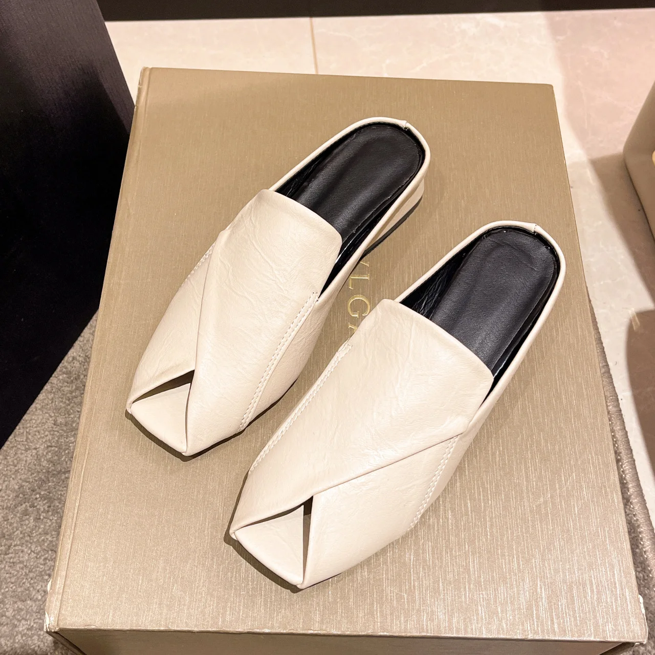 

Closed Toe White Mules Slippers Casual Women Loafers Shoes Elegant Ladies Loafer Slides Spring Shoes Sandalias Mujer Verano 2022