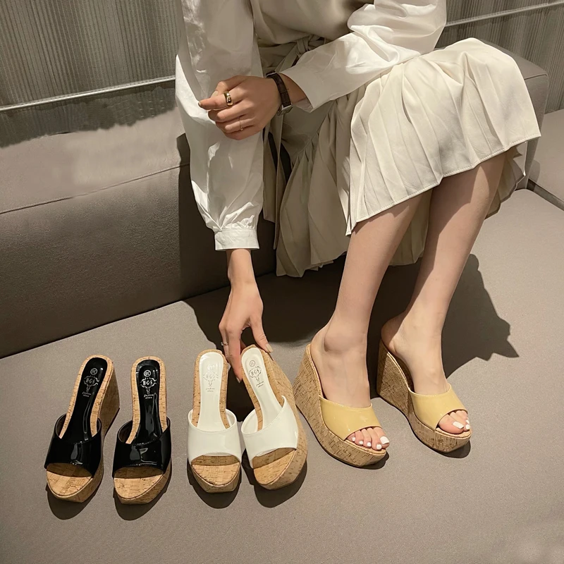 

Women Slippers 2022 White Patent Leather Wedges Shoes Summer Bohemian Ladies Sandals Black Platforms High Heels Sandale Femme
