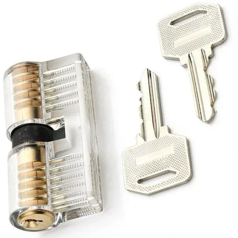 Железная пластина одна буква прозрачный вырез внутри вид практики замок