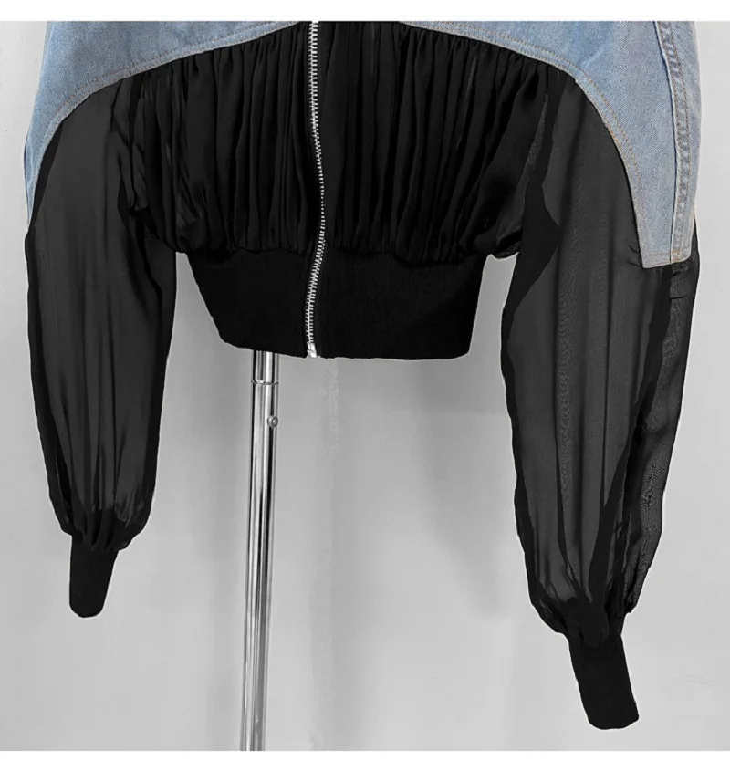 Женская джинсовая куртка новая с воротником-стойкой и плиссированным подолом