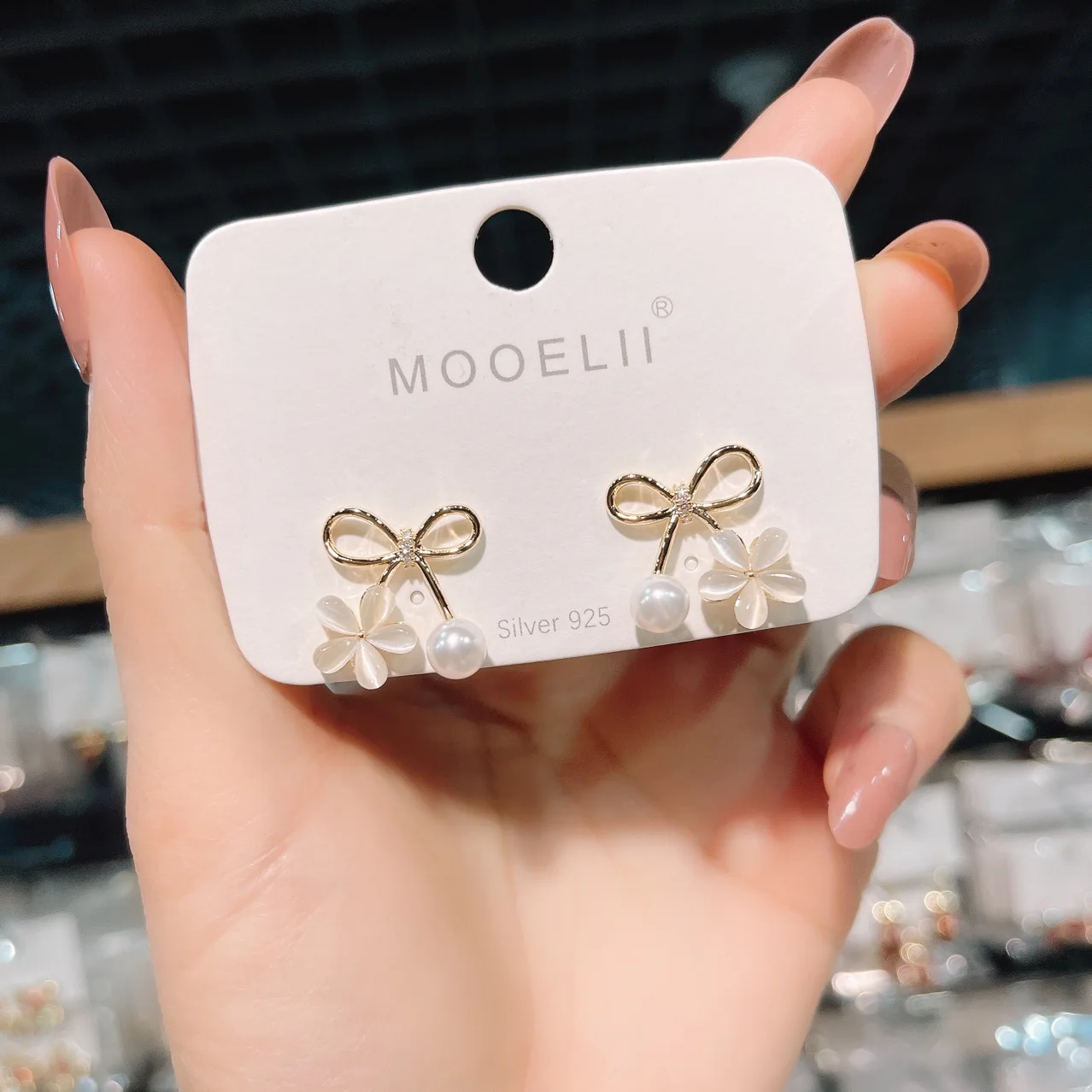 

2022 New Needle Tik Tok with Bow Flower Earrings Female Cat's Eye Five Petals Pearl Earrings Temperament Earrings