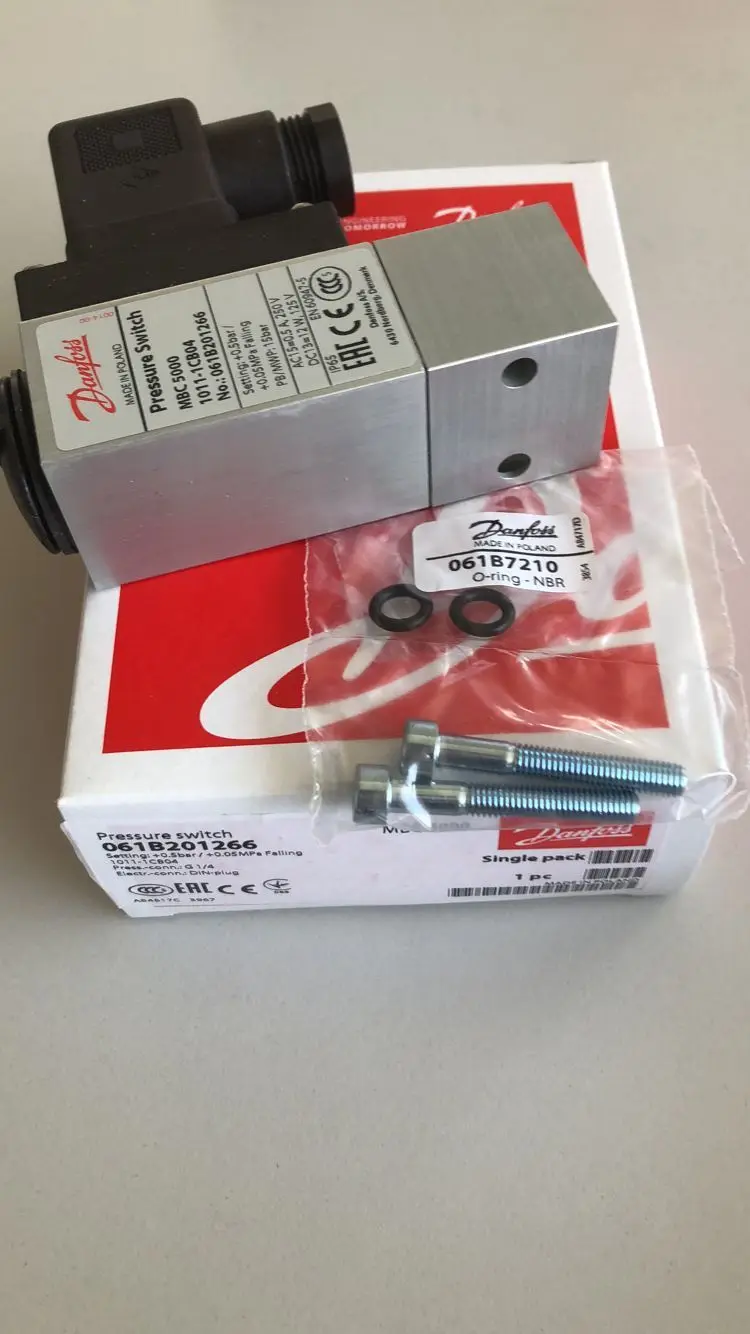

MBC5000 1011-1CB04 061B201266 Genuine Danfoss Pressure Switch Pressure Controller