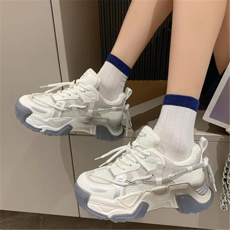 

Качественная кожаная модная женская спортивная обувь, весенние кроссовки на платформе, повседневная обувь для бега, нескользящая удобная ж...