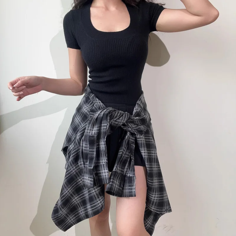 Женская удлиненная черная рубашка большого размера в клетку