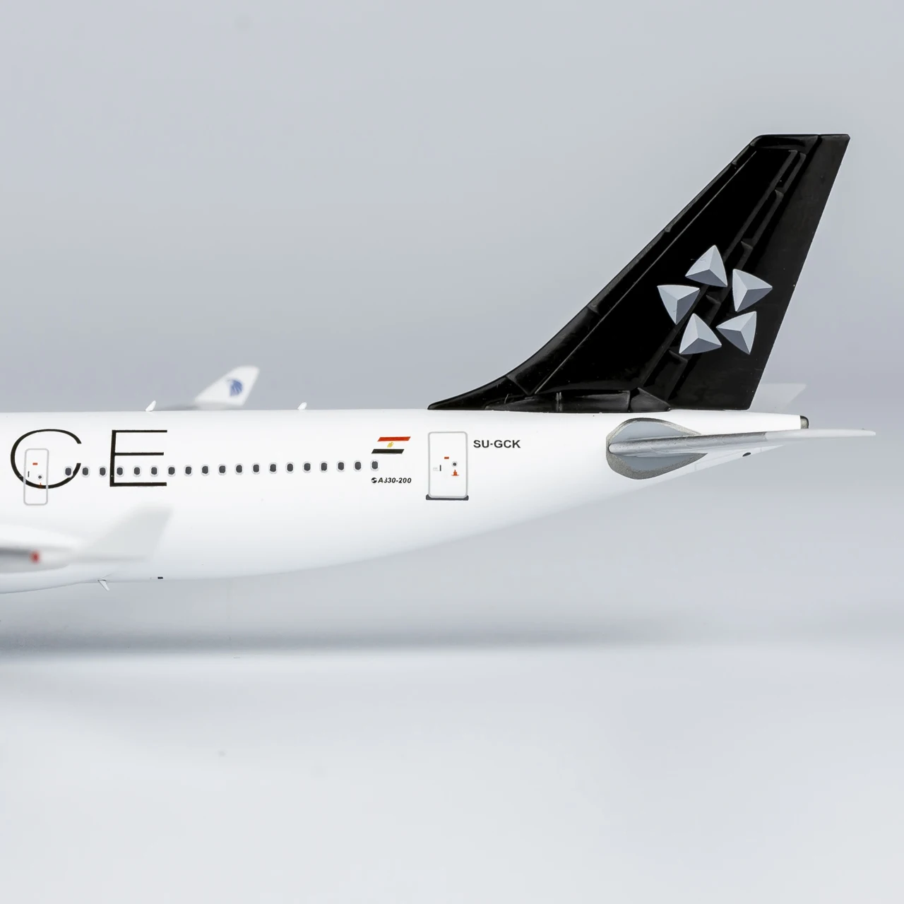 61086 Коллекционный самолет из сплава в подарок модель NG 1:400 EgyptAir StarAlliance Airbus A330-200