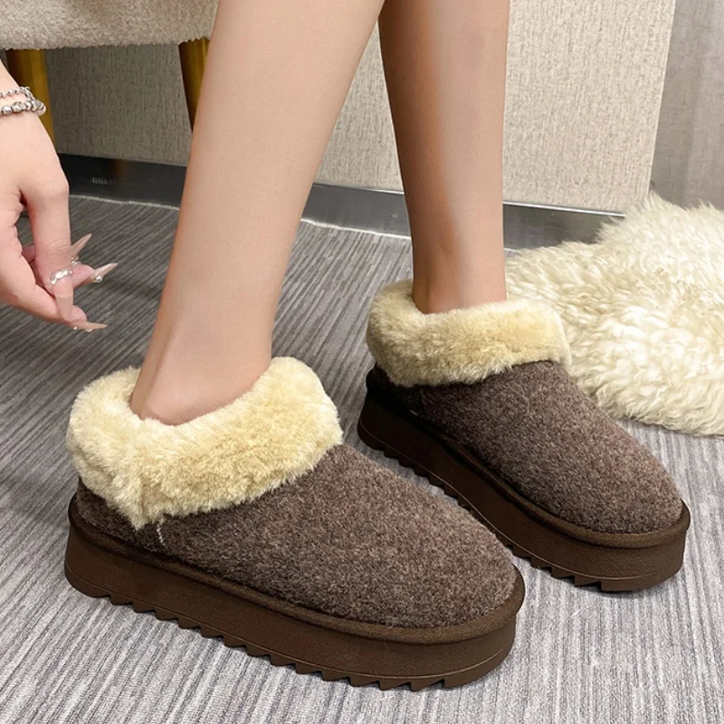 Женские замшевые зимние ботильоны на меху плоской подошве. Обувь платформе.