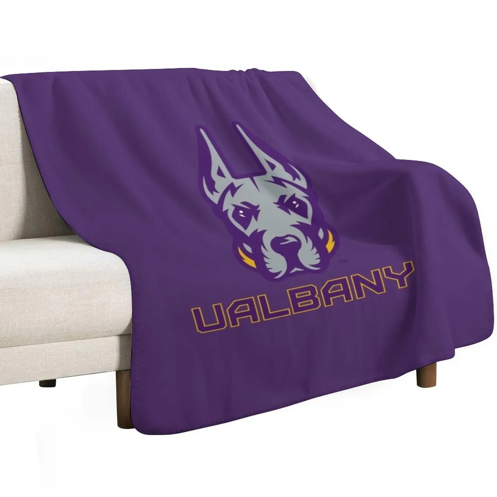 Фото Декоративный мягкий плед Albany (Нью-Йорк) GREAT DANES ALBANY NY для дивана или кушетки №2