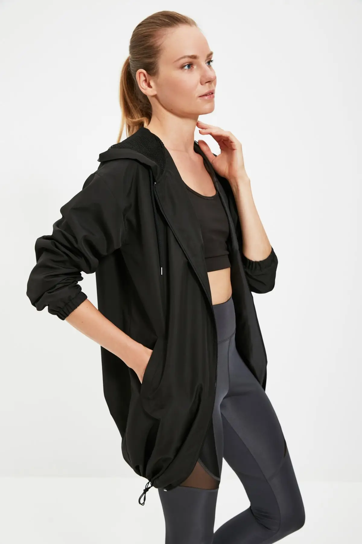 

Trendyol Hooded Windbreaker Coat TWOAW22MO0542
