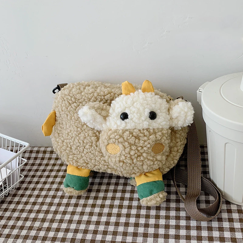 

Сумка-мессенджер на плечо в форме коровы