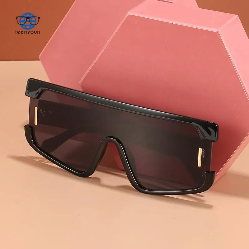 

Очки солнцезащитные женские в стиле панк