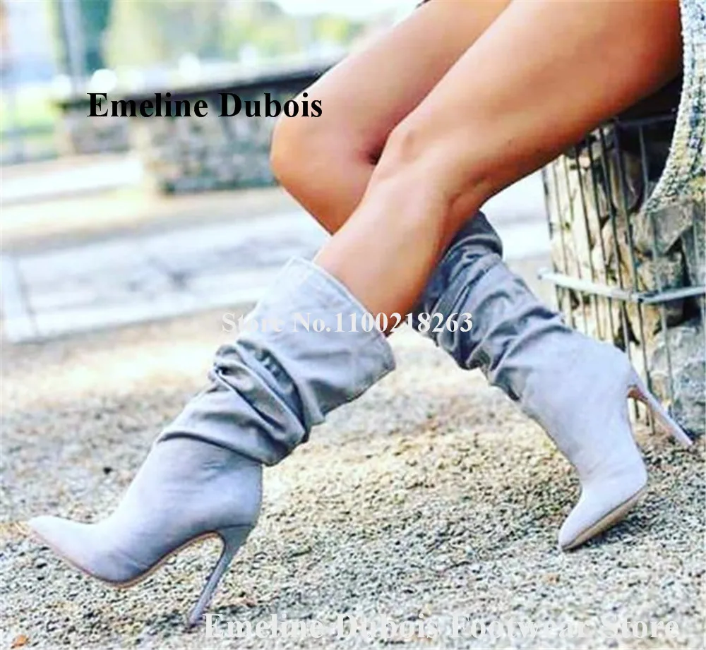 

Серые замшевые сапоги до середины икры, новейшие Соблазнительные вечерние длинные сапоги с острым носком, без застежки, со складками, на шпи...