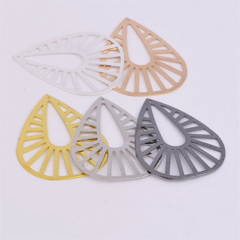 

Модные плоские полые одно отверстие из матовой меди в форме капли воды, ожерелье, серьги, ювелирные изделия, аксессуары, подвеска 42*33 мм