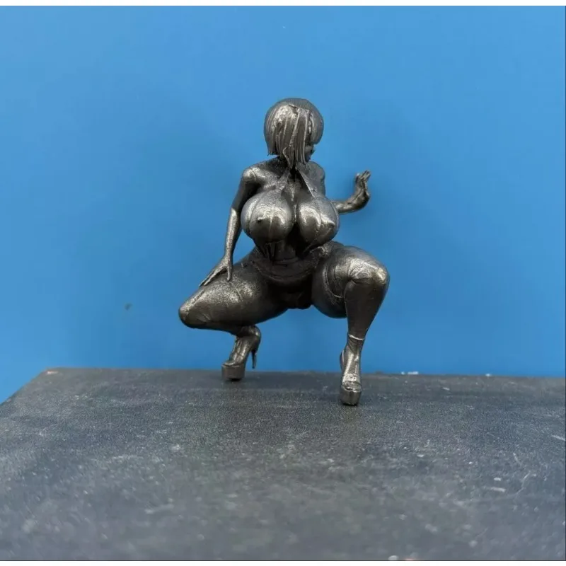 

Статуэтка женщины из латуни