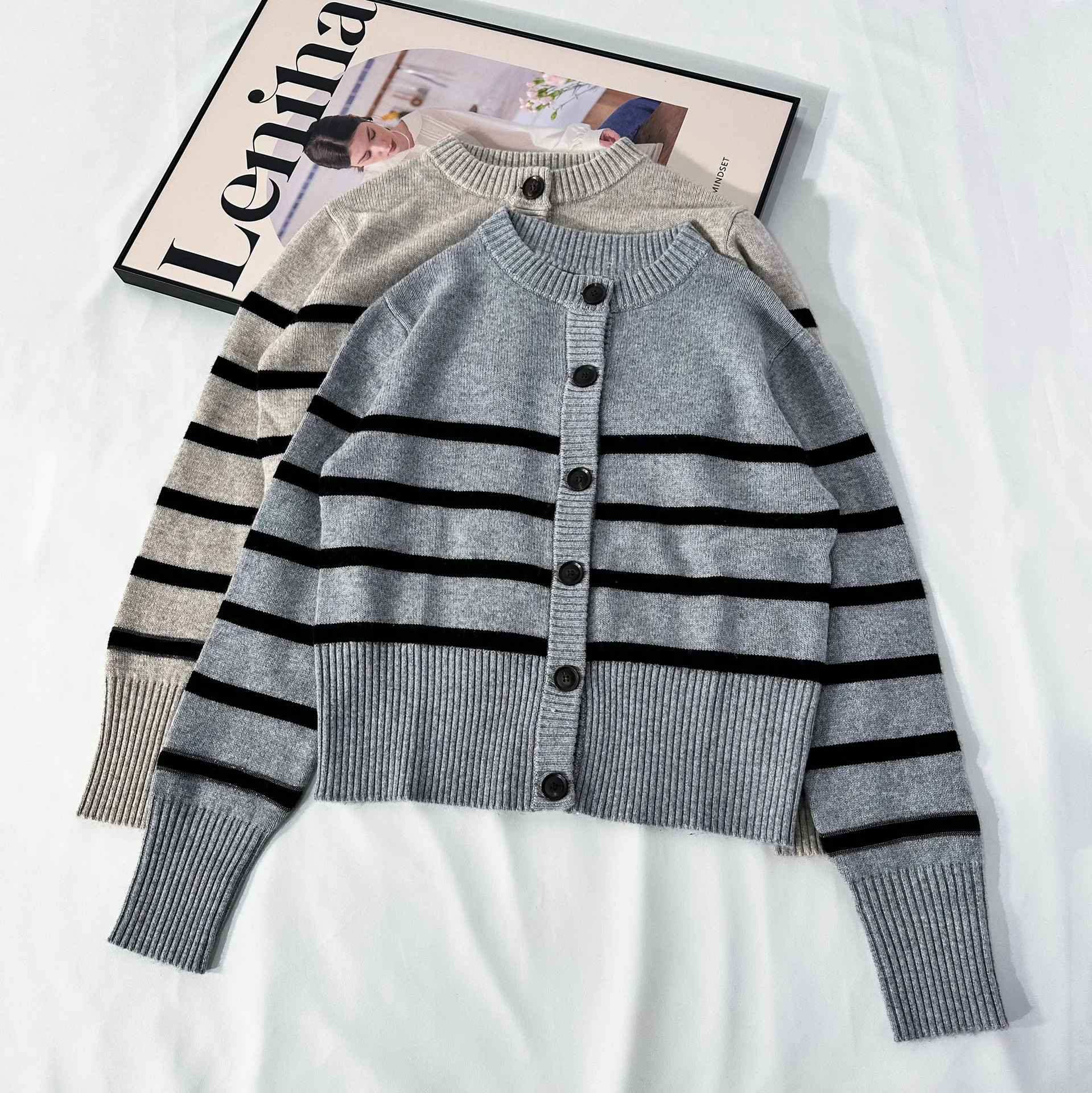 

Women's Light Luxury Ladies Niche Design Fashion High Quality Loose Cardigan