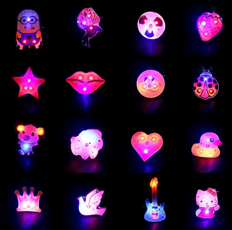 

50pcs LED Light Up Heart Pins Flashing Cartoon Brooches Halloween Xmas Glow Badge Wedding Birthday Valentine's Day Party Favors