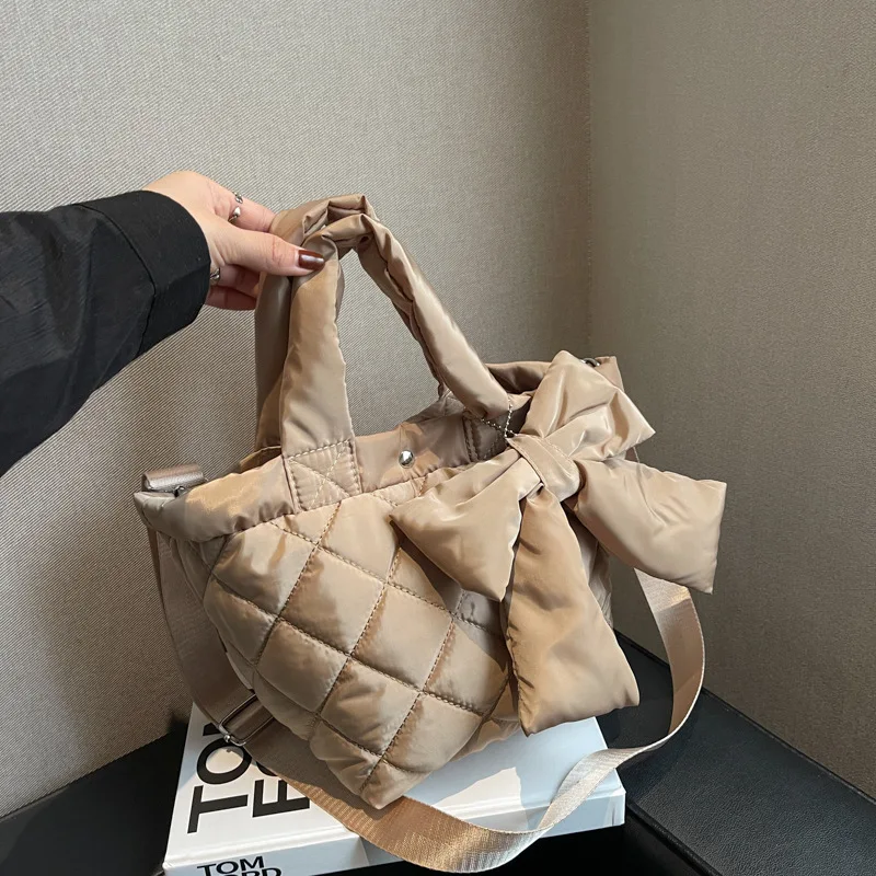 

Bow Down Tote Bags for Women Casual Quilted Shoulder Bag Cotton Padded Handbags Winter Warm Crossbody Bag Female Small Shopper