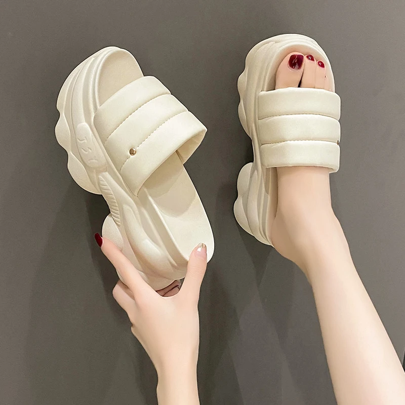 

Тапки Женские повседневные на высоком каблуке, сланцы, роскошные летние шлепанцы на платформе, мягкая искусственная кожа, модные домашние тапочки, 2023