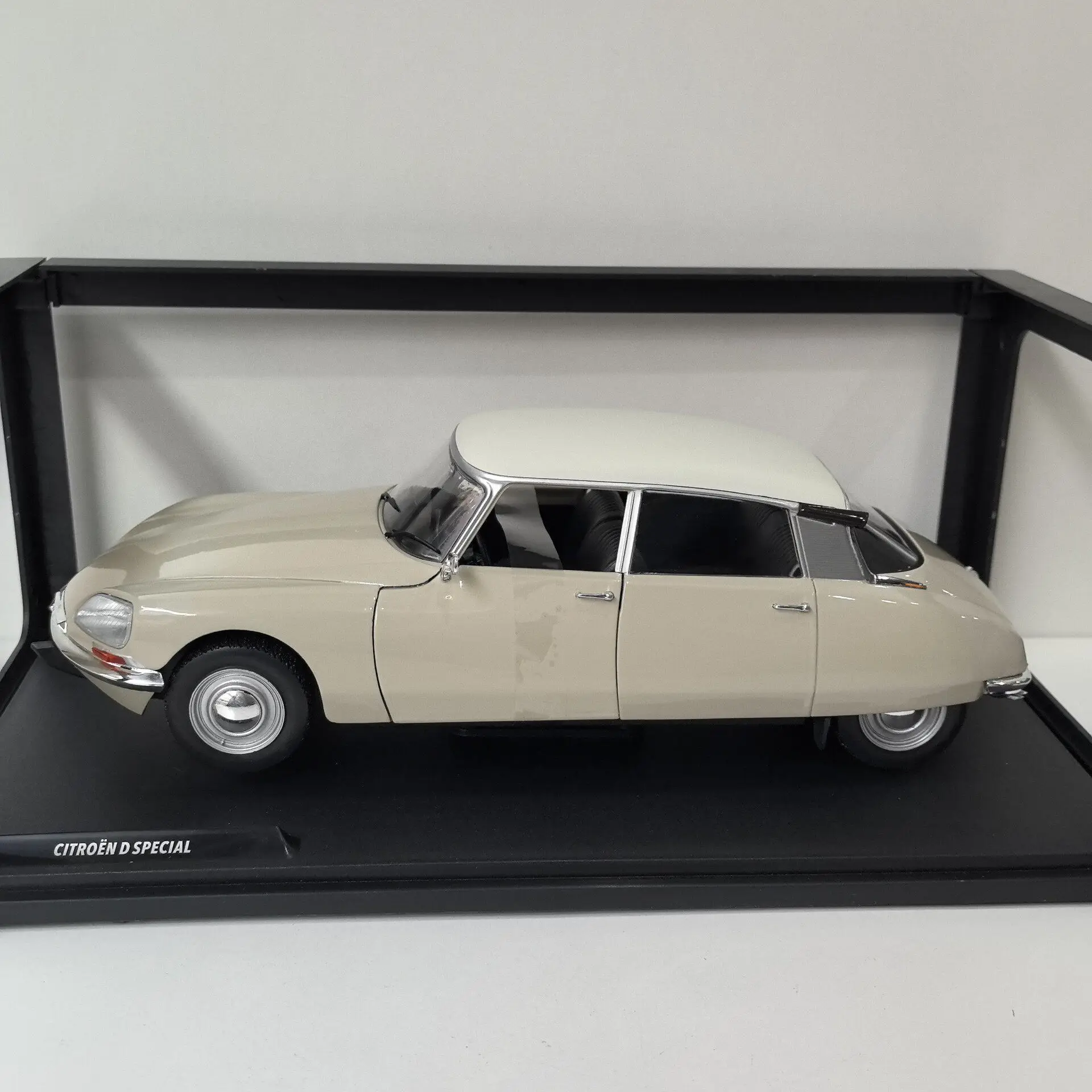 Фото Модель автомобиля из сплава Diecast SOLIDO в масштабе 1/18 CITROEN D SPECIAL 1972 62 №4