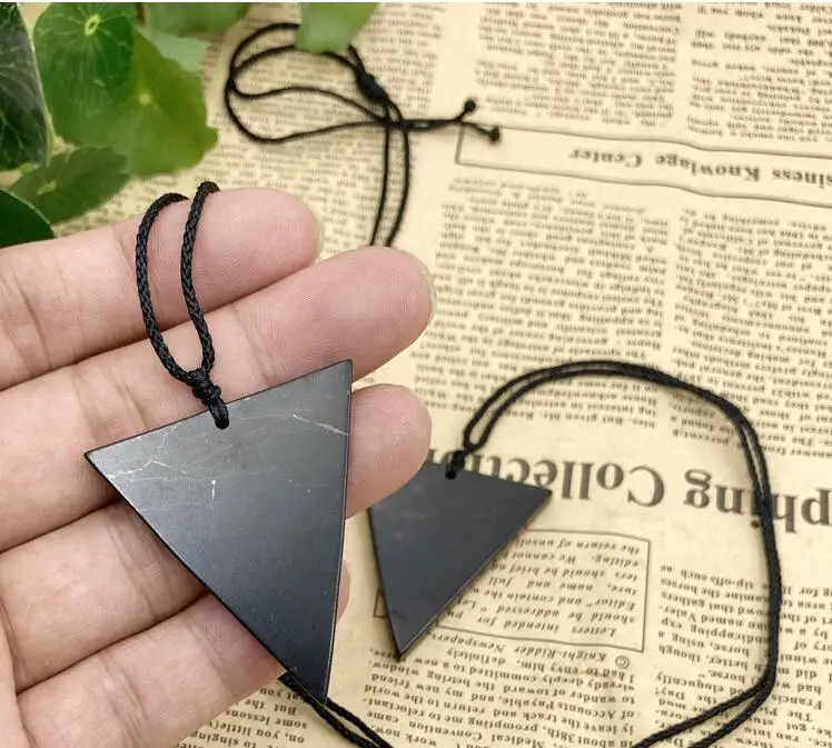 

Wholesale 1pcs Russia Shungite Stone Bead Necklace,Healing Chakra Necklace Energy Balace,45x40x4mm Triangle with chain