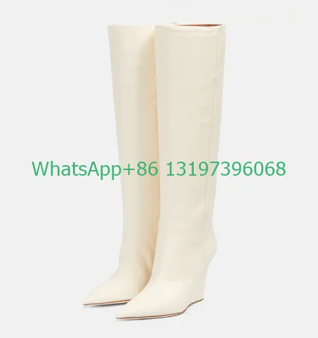 Женские привлекательные сапоги до колена из искусственной кожи на танкетке