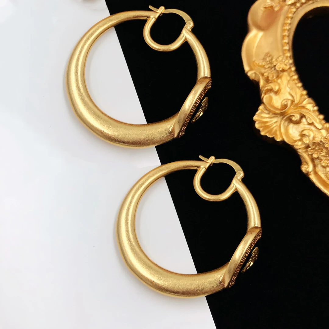 

Golden minimalist woman's vintage earrings fashion jewelry