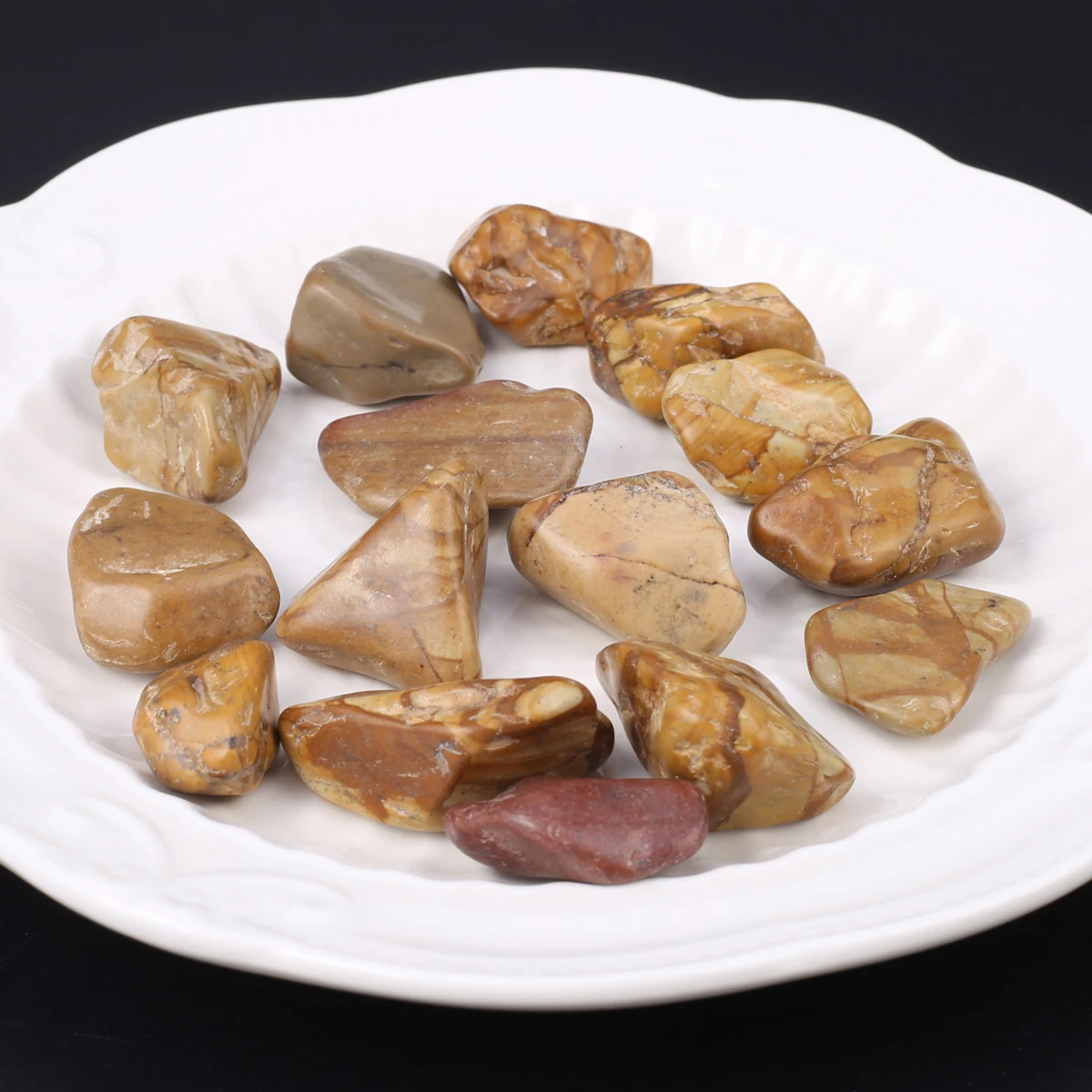 

Блестящие полированные камни для изготовления украшений