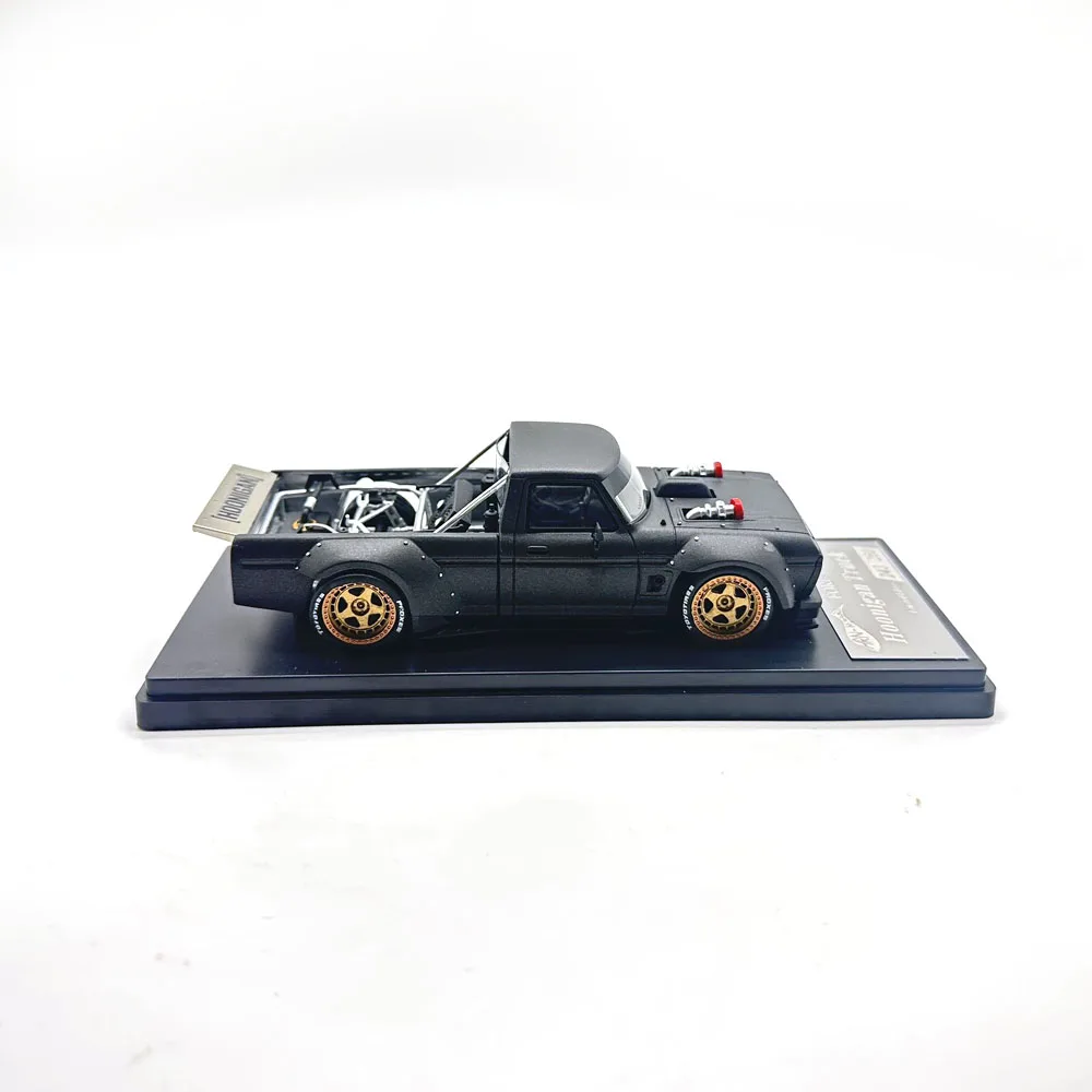 Фото Масштабная модель автомобиля HRN 1/43 из смолы: пикап Hoonigan, подарок на день рождения, коллекционная игрушка, элемент для сценарных сценариев №4