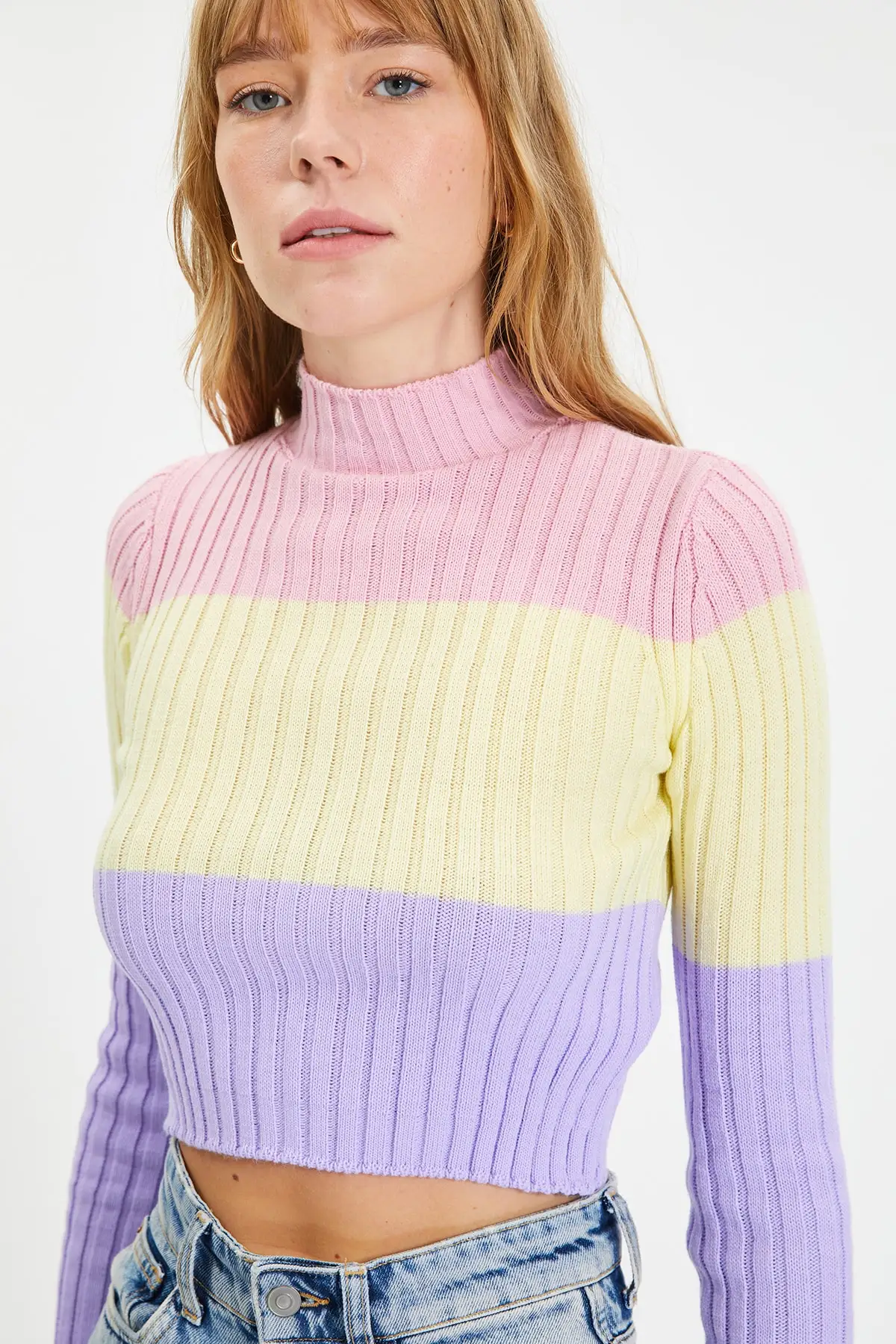 

Trendyol Sheer Neckline With Color Block Knitwear Sweater TWOAW22KZ2413