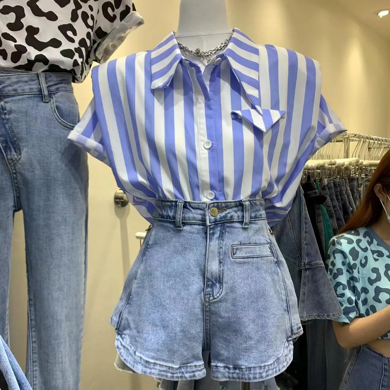 

VANOVICH 2022 Summer New Korean Style Fashion Striped Polo Collar Single Breasted Loose and Thin Short-sleeved Casual Shirts