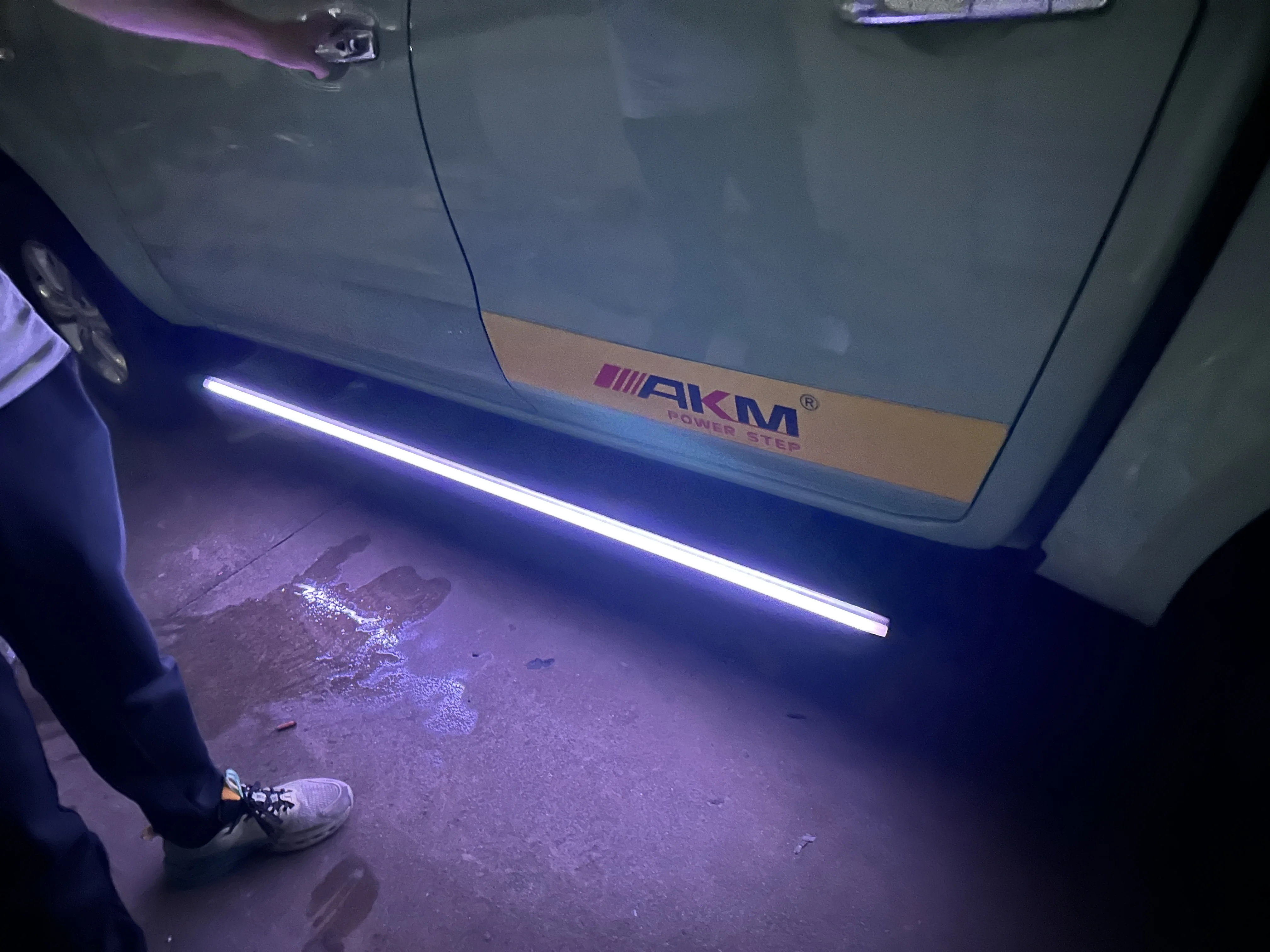 Фото Электрические выдвижные подножки с LED-подсветкой, управляемые через мобильное приложение, RGB и водонепроницаемые (IP8) для Chery Tiggo 7/8/7PRO/8 Plus (2021-2023) №2