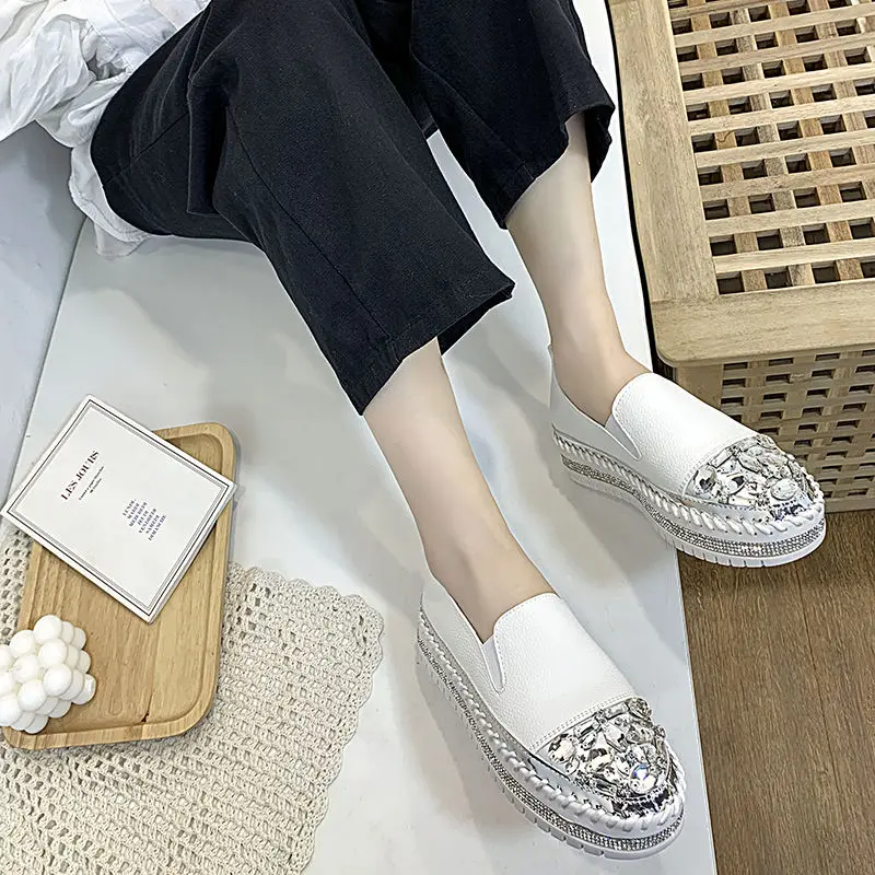 

Riveted sequins flat bottomed casual bean shoes for women in large sizes