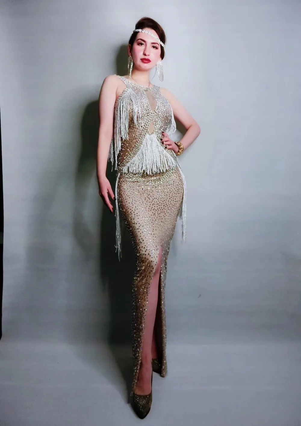 

Новинка, элегантное платье стразы с бахромой, Женский костюм для концерта, представлений, платье для выпускного, дня рождения, длинное платье без рукавов с камнями