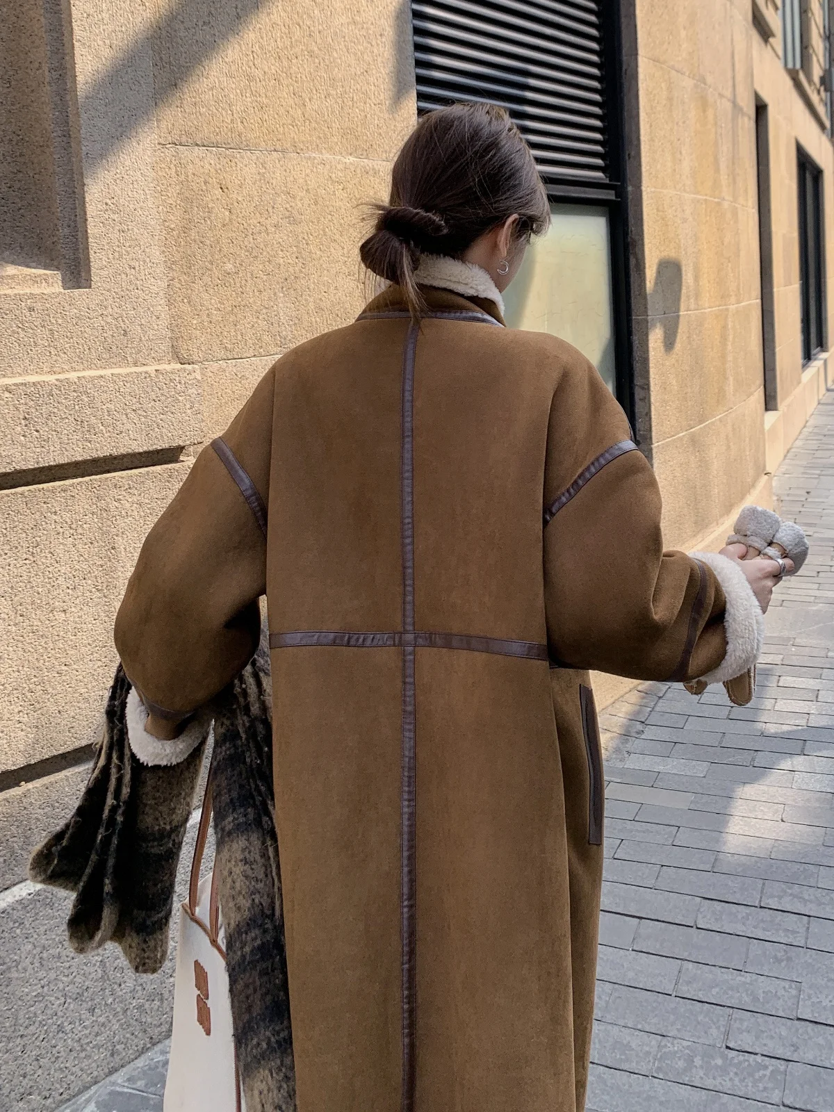 Женская верхняя одежда из овечьей шерсти в стиле ретро с мехом новинка зимы 2024