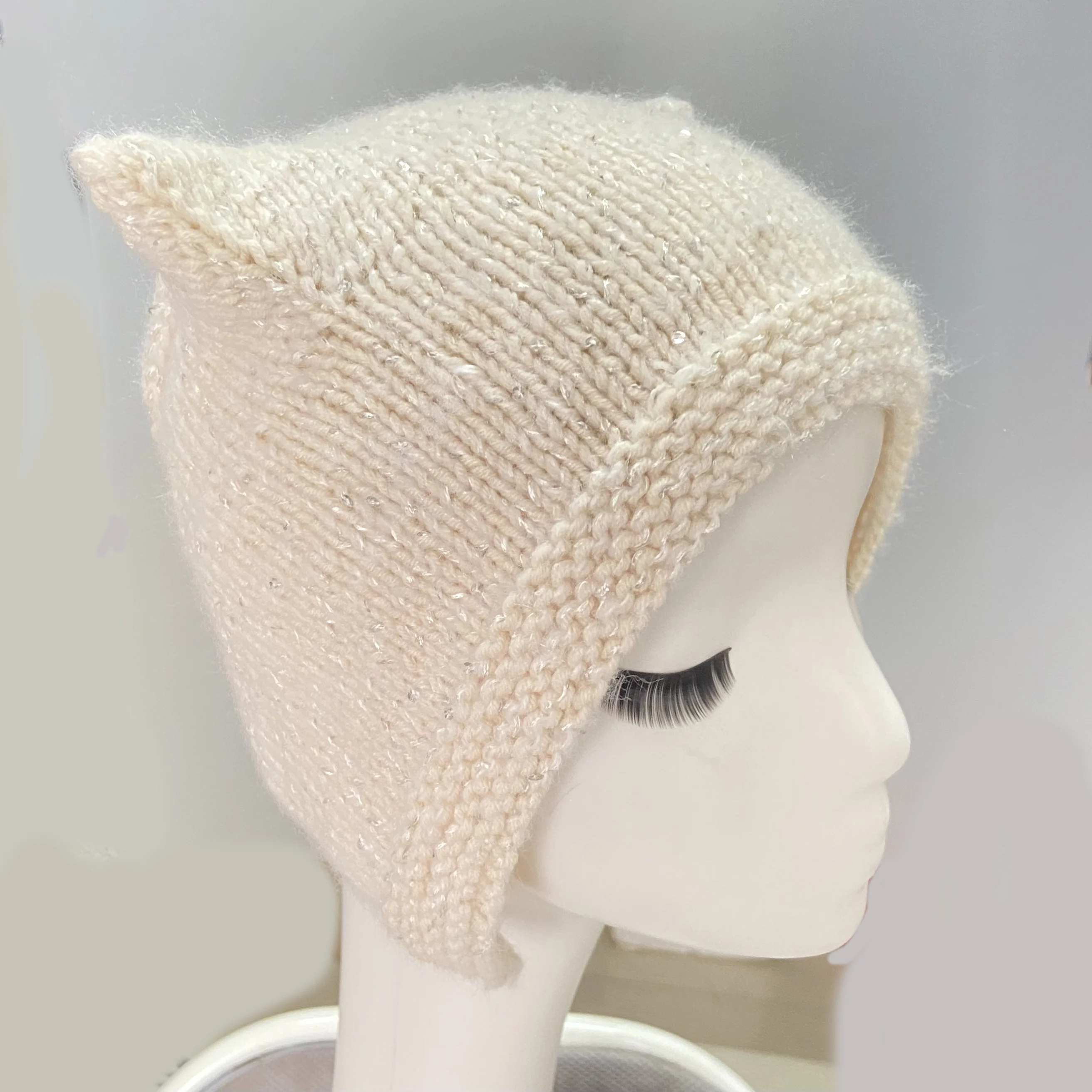 Женская забавная теплая вязаная зимняя однотонная бежевая шапка в виде кошки с