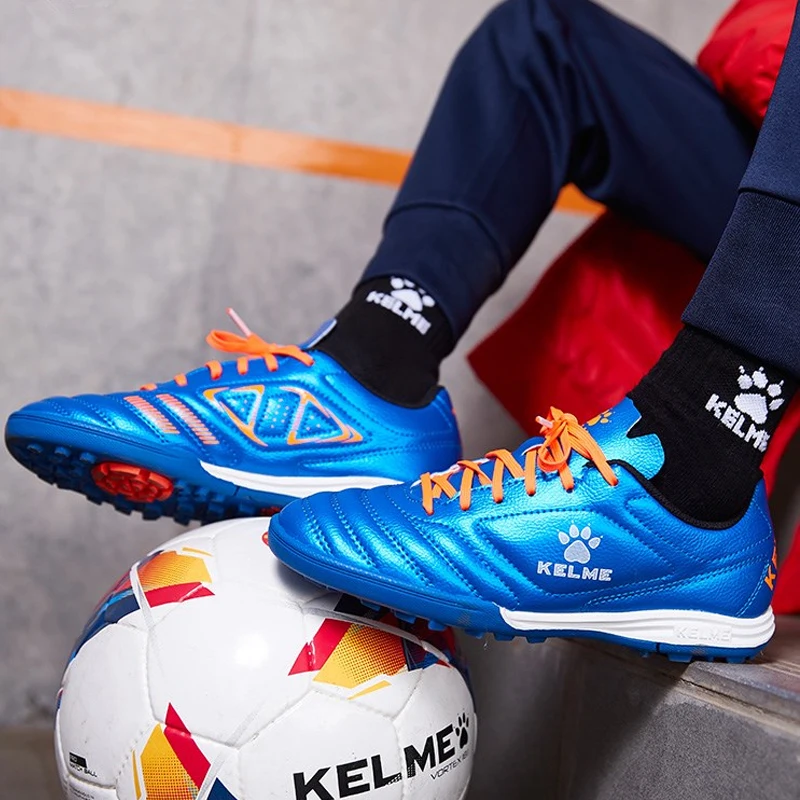 KELME Girls Football Shoes Professional Futsal Match Training Soccer Shoes TF Boys Football Boots Outdoor Kid's Sneakers 873701