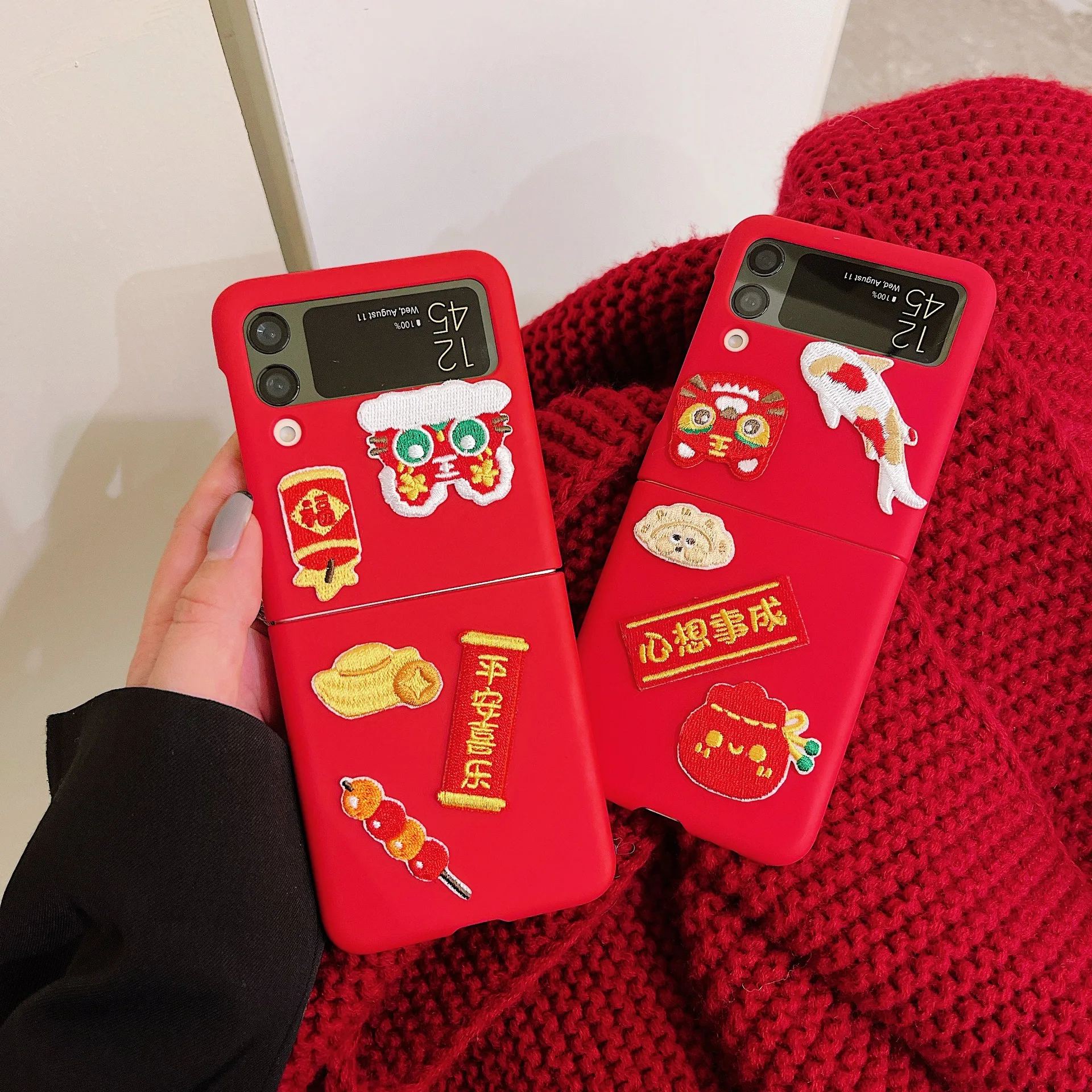 

Cute Embroidery Patch Patterns Phone Case For Samsung Galaxy Z Flip 3 ZFlip3 Z Flip3 Protective Tiger New Year Red Hard PC Cover